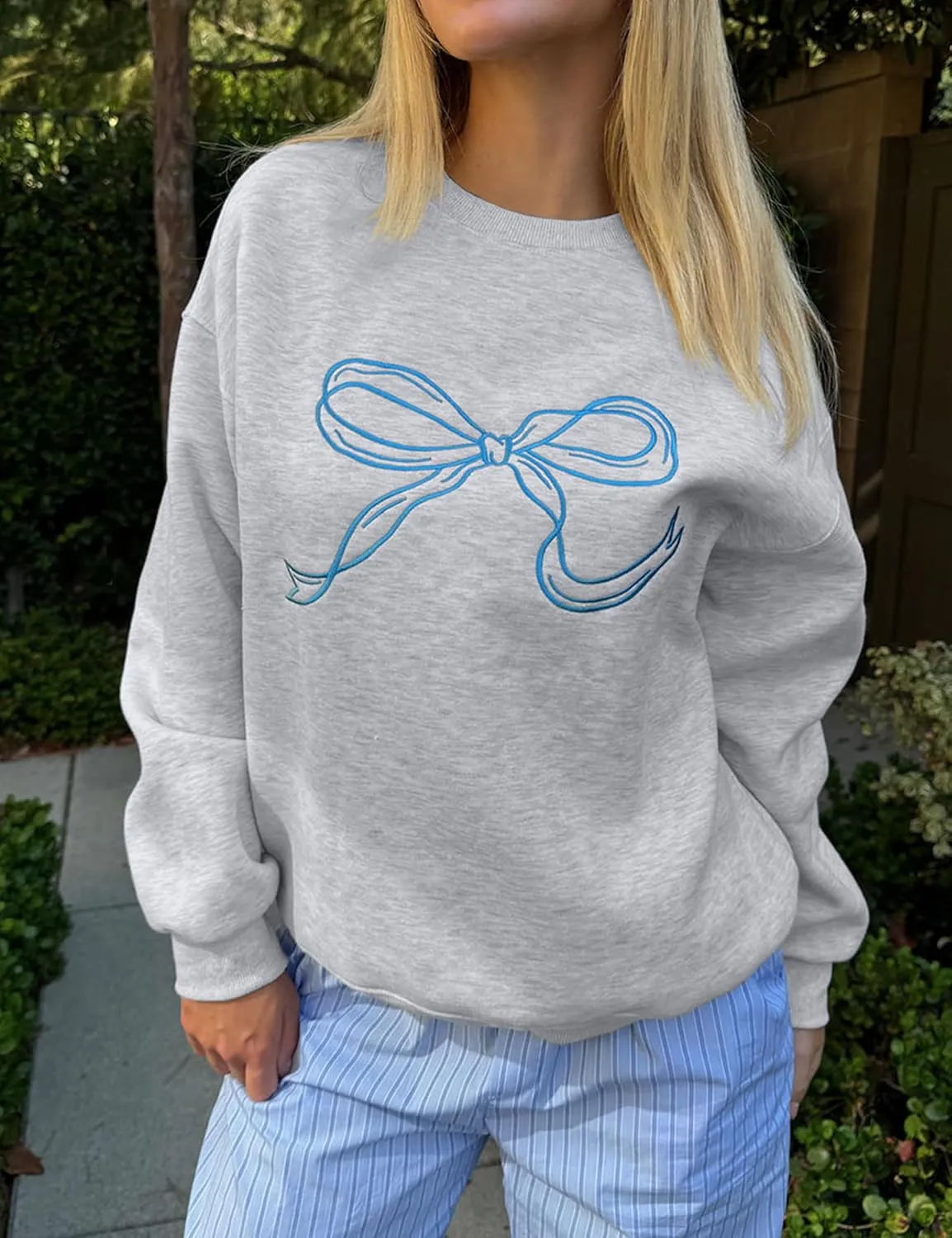 Ythomm Women’s Bow Graphic Sweatshirts Oversized Crewneck Drop Shoulder Pullover Sweatshirt Long Sleeve Tops 2024 Fall Outfit