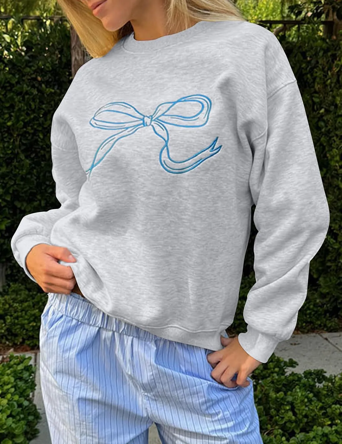 Ythomm Women’s Bow Graphic Sweatshirts Oversized Crewneck Drop Shoulder Pullover Sweatshirt Long Sleeve Tops 2024 Fall Outfit