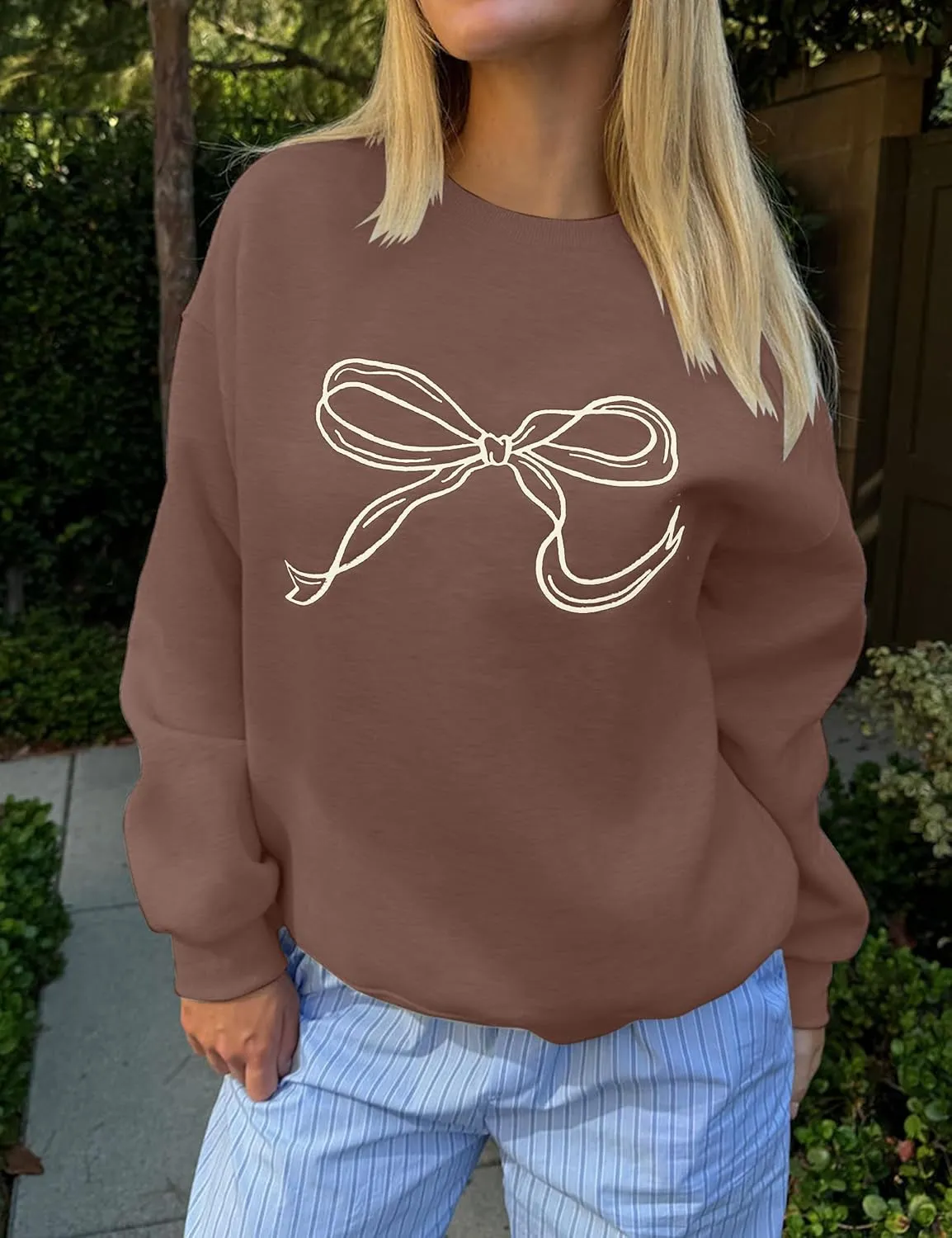 Ythomm Women’s Bow Graphic Sweatshirts Oversized Crewneck Drop Shoulder Pullover Sweatshirt Long Sleeve Tops 2024 Fall Outfit